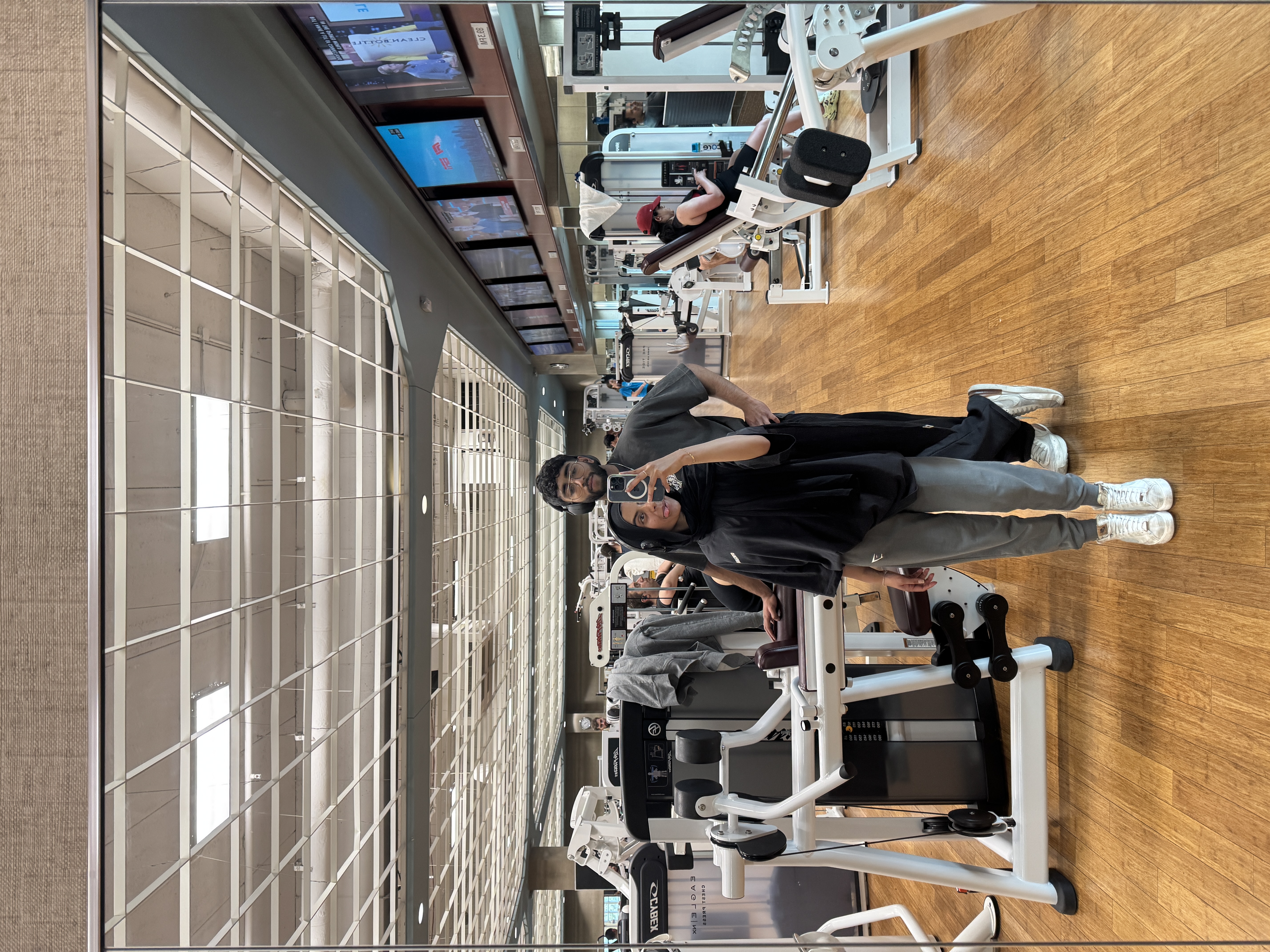 Gym mirror selfie together